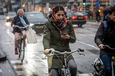 Waarom appen op de fiets zo onverstandig is