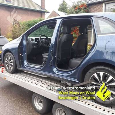 Opmerkelijke diefstal: alle deuren Mercedes in Wamel gestolen