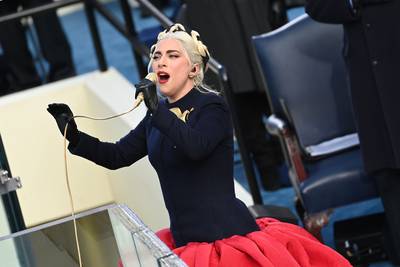 Lady Gaga brengt indrukwekkende versie van Amerikaans volkslied