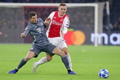 Wöber voor 10,5 miljoen euro van Ajax naar Sevilla