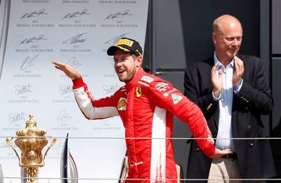 Vettel maakt einde aan hegemonie Hamilton: 'Hij vocht als een leeuw'