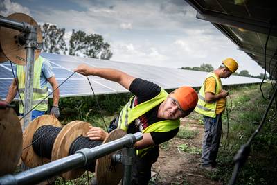 Corona blokt niet de 20.000 panelen van zonnepark in Ewijk; maar wel de feestelijke opening