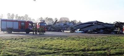 Alles plat na brand in caravanstalling Oeffelt