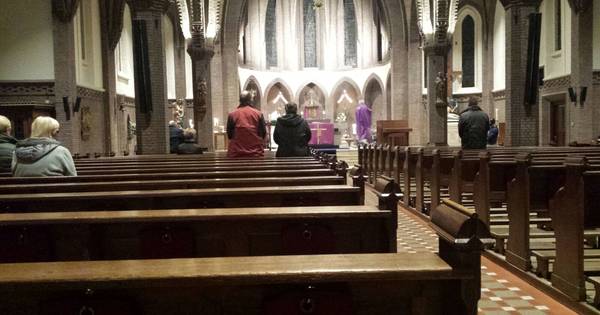 Saasveld doet 15 man sterk boete voor gesloopt altaar