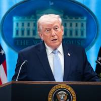 Trump herhaalt kritiek op paus • Amerikaans leger doodt vier mensen bij aanval op vermoedelijke drugsboot