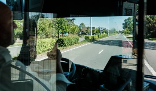 ‘Ik zit hier binnenkort gevangen’: deze bus rijdt vaak leeg, maar is voor sommigen onmisbaar