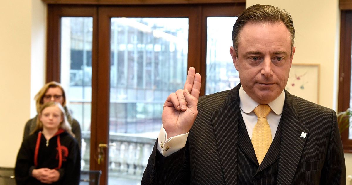 Bart De Wever legt eed af voor tweede termijn als Antwerps burgemeester | politiek | De Morgen