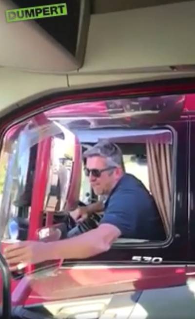 Brabantse trucker deelt ‘bakske koffie’ uit aan collega die naast hem rijdt op A73