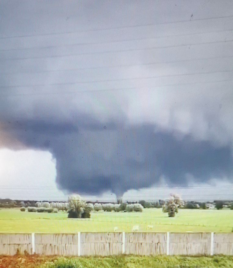 Uitzonderlijke mini-tornado raast over Noord-Antwerpen ...