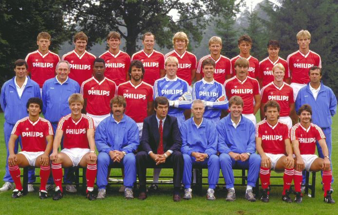 La selezione del PSV per la stagione 1987/1988.