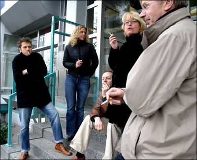 'Geef niet-rokers drie weken extra vakantie'