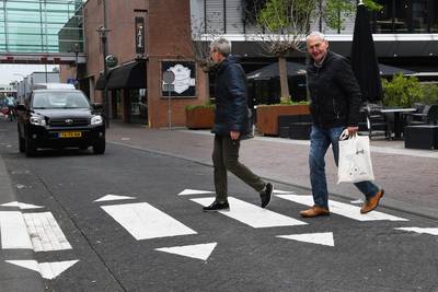 Veenendaal wil geen zebrastrepen op plek illegaal zebrapad