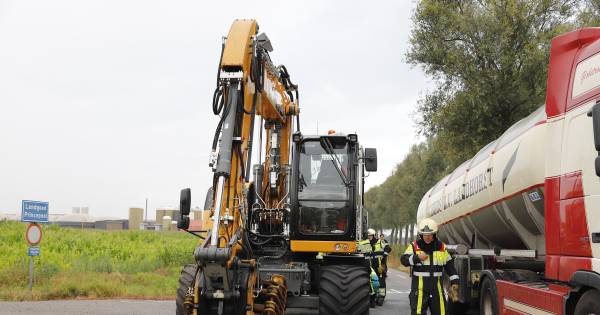 Zwaargewonde man gevonden op graafmachine in Mill