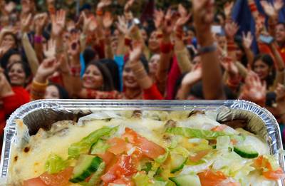 Oer-Hollandse kapsalon is vette hype bij Nepalese elite
