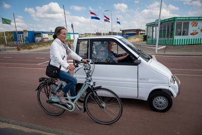 'Pssst... Canta kopen?' 
Bende jatte 18 invalidenwagens