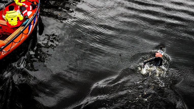 Dolfijnzak, hijskraan en extra dik pak er komt wat kijken
