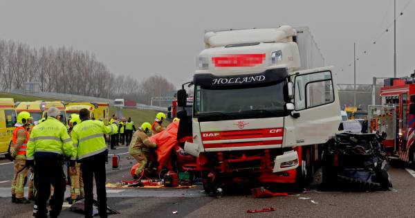 Rechtbank Rotterdam: whatsappende chauffeur uit Ter Aar veroorzaakte dodelijk ongeval A16.