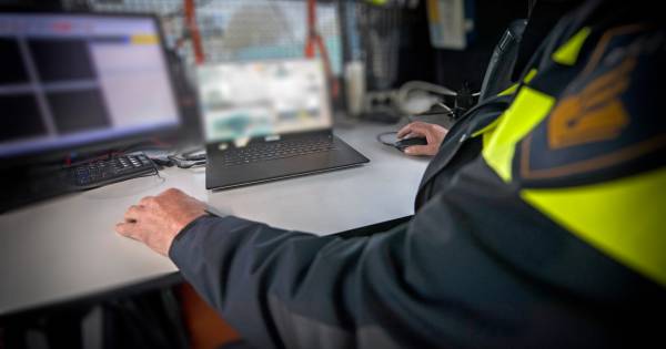 Agent geschorst om dubieus gedrag op social media - BD.nl