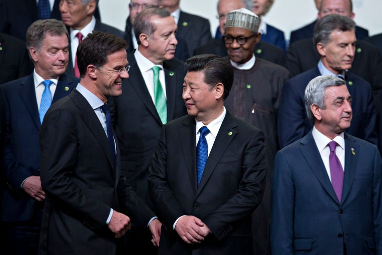 Premier Rutte en president Xi Jinping, van China, tijdens de Nucleaire Veiligheidstop in Washington in 2016. Beeld Getty Images