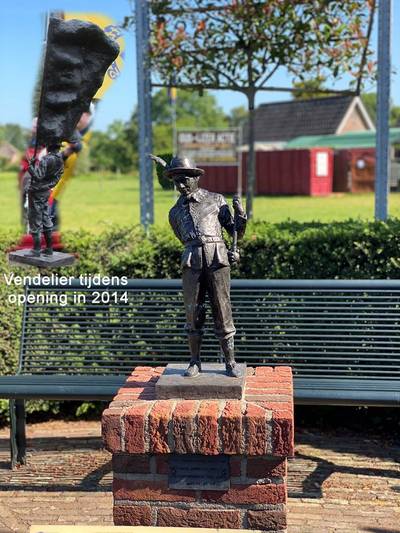 Vandalisme in Achterhoekse dorpen: Keijenborgse vendelier gesloopt en beeld Baak gestolen