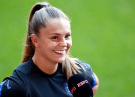 Voetbalster Lieke Martens ten huwelijk gevraagd