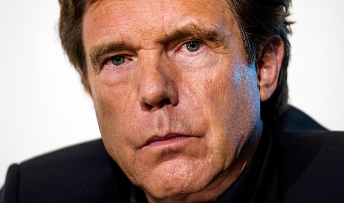 Boek over mediamagnaat: 'John de Mol leeft eigenlijk al ...