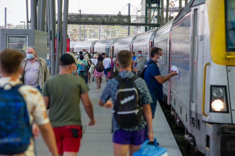 In het station van Oostende zullen een maximumaantal reizigers toegelaten worden. 