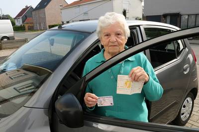 Persoonsverwarring twee Wiskes: Belgische (82) rijdt 60 jaar lang zonder geldig rijbewijs