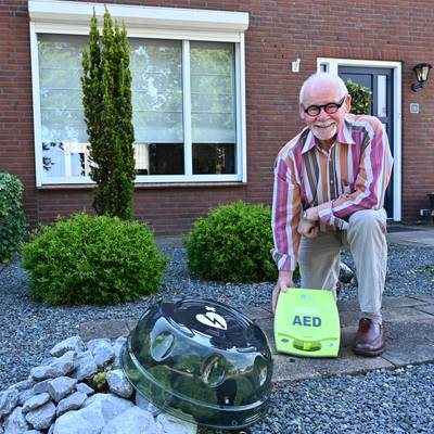 Toon Hermsen vindt adres voor zijn defibrillator