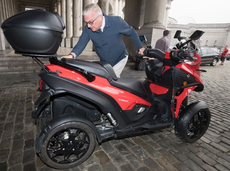 Afbeeldingsresultaat voor de nieuwe motorfiets van prins Laurent