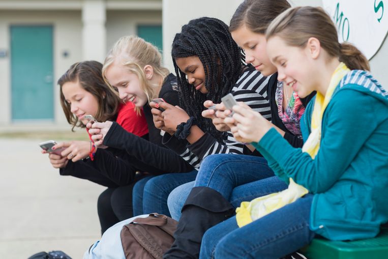 Frankrijk Verbiedt Mobiele Telefoons In Scholen Buitenland Nieuws Hln 6112