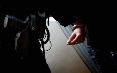 Man bijt politieagent in bovenbeen in Boxmeer