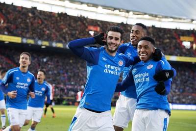 Pereiro kan Romário evenaren in de Kuip