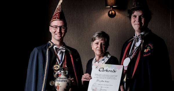 Olda Pondes krijgt Kruukske van Verdienste | Carnaval 2019 - De Gelderlander