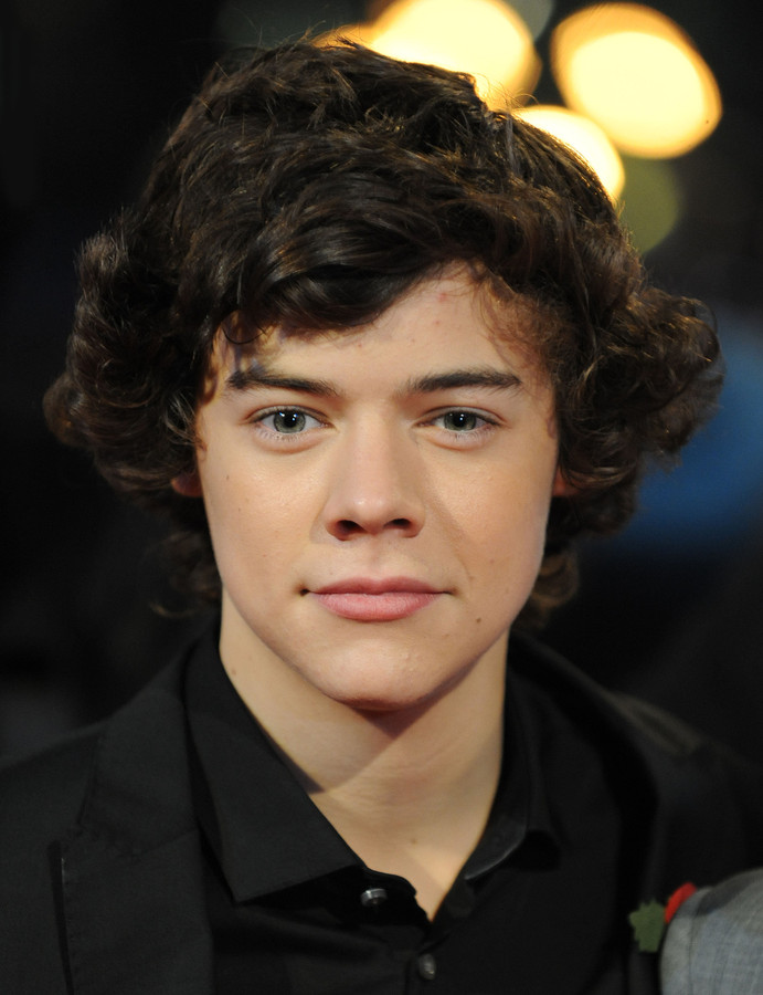 Styles images. Harry Styles 2011. Ямочка Гарри Стайлса 2020. Гарри 21 год.