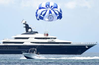 ‘Nederlands’ superjacht met spa, bioscoop en gouden interieur te koop