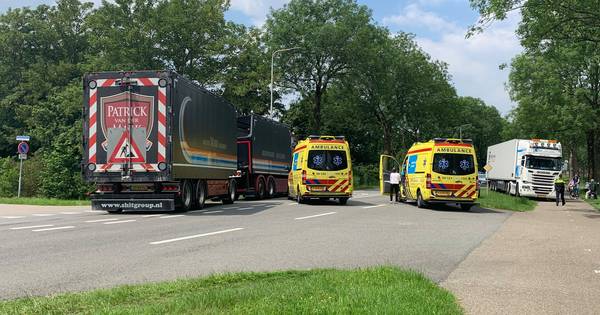 Wielrenner gewond bij aanrijding met busje in Hengelo.