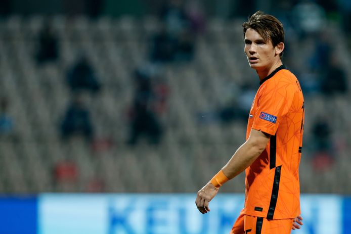 Geschorste De Roon Verlaat Trainingskamp Oranje Nederlands Voetbal Bndestem Nl