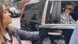 Reactie Céline Dion gaat viraal nadat fan voor haar zingt