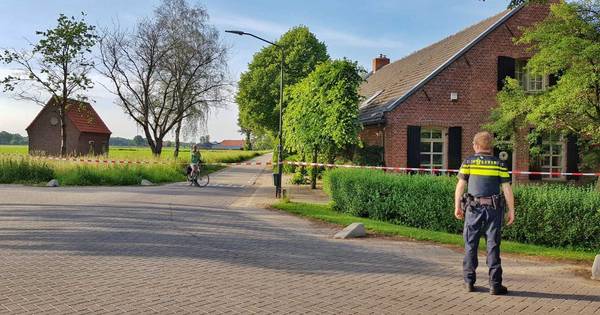 Hulpdiensten uren bezig na waterlek in vuurwerkbunkers, nat vuurwerk verplaatst - BD.nl