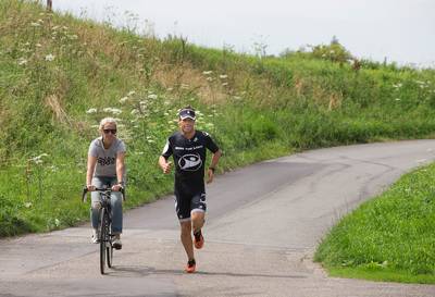 Met gebroken rib beginnen aan je tweede Iron Man in een maand
