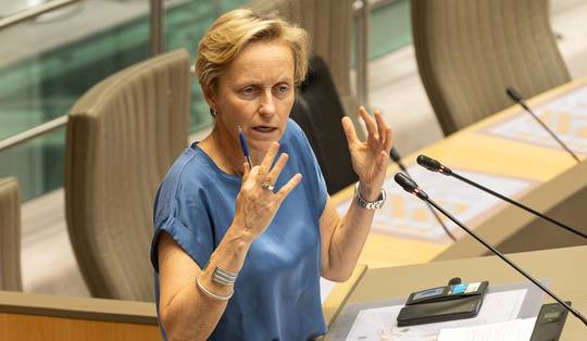 Vlaams minister Annick De Ridder (N-VA) belooft in geheime dading tot 2039 subsidies aan regionale luchthavens