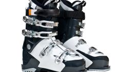 Dronken Belg (29) bestuurt auto met skibotten aan en veroorzaakt ongeval