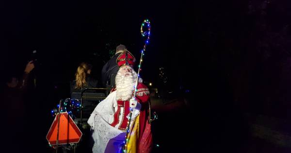 Intocht Sint in Wamel voor het eerst in het donker