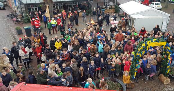 Liempde overhandigt ruim 2500 voor 3FM Serious Request Lifeline - BD.nl