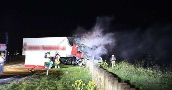 Puttenaar komt om het leven bij botsing met vrachtwagen bij Beneden-Leeuwen.