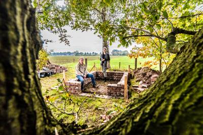 Nieuw leven voor Zwerverskerkhof in Weerselo: ‘Niemand keek nog naar hen om, wij gelukkig wel’
