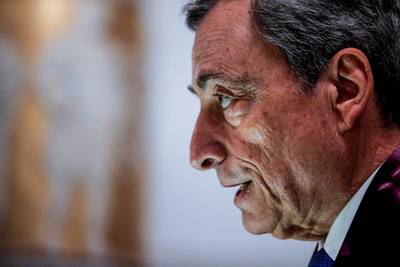 Mario Draghi, redder van de euro en sloper van onze pensioenen