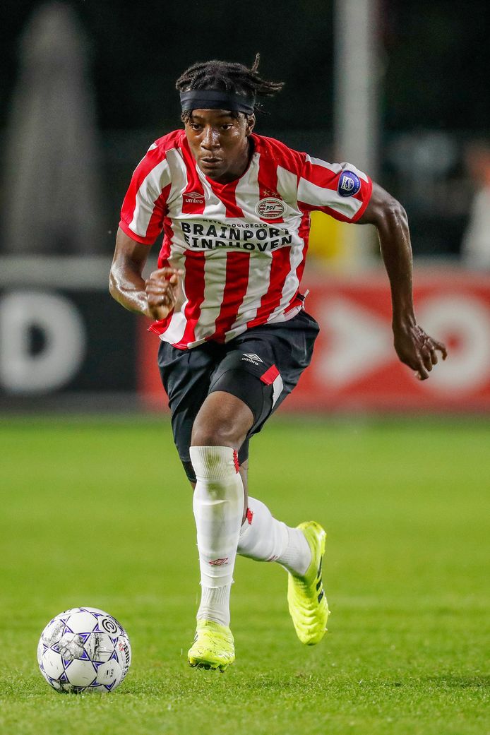 Jong PSV met Noni Madueke aan de aftrap in Den Bosch | PSV ...