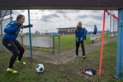 Flights en holes rond de middenstip: footgolfen op het Opheusdense voetbalveld